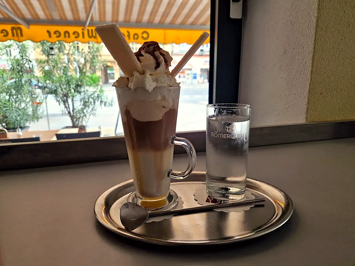 Café Wiener Melange — Süßes zum Löffeln